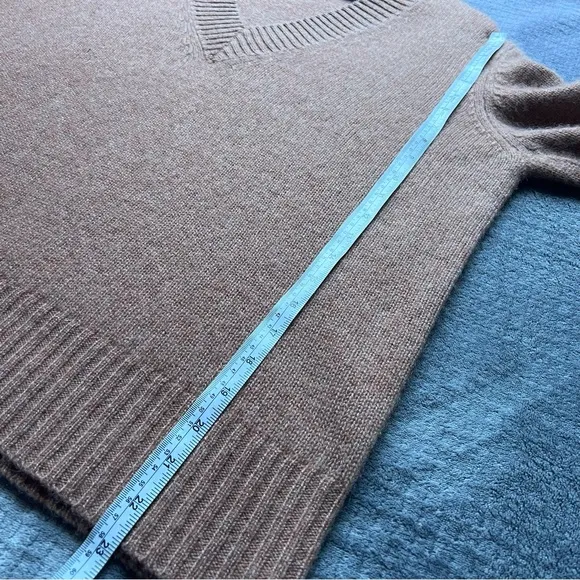 360 Cashmere V Neck Sweater Sz L 100% Scull Cashmere Soft Classic Slouchy Tan
