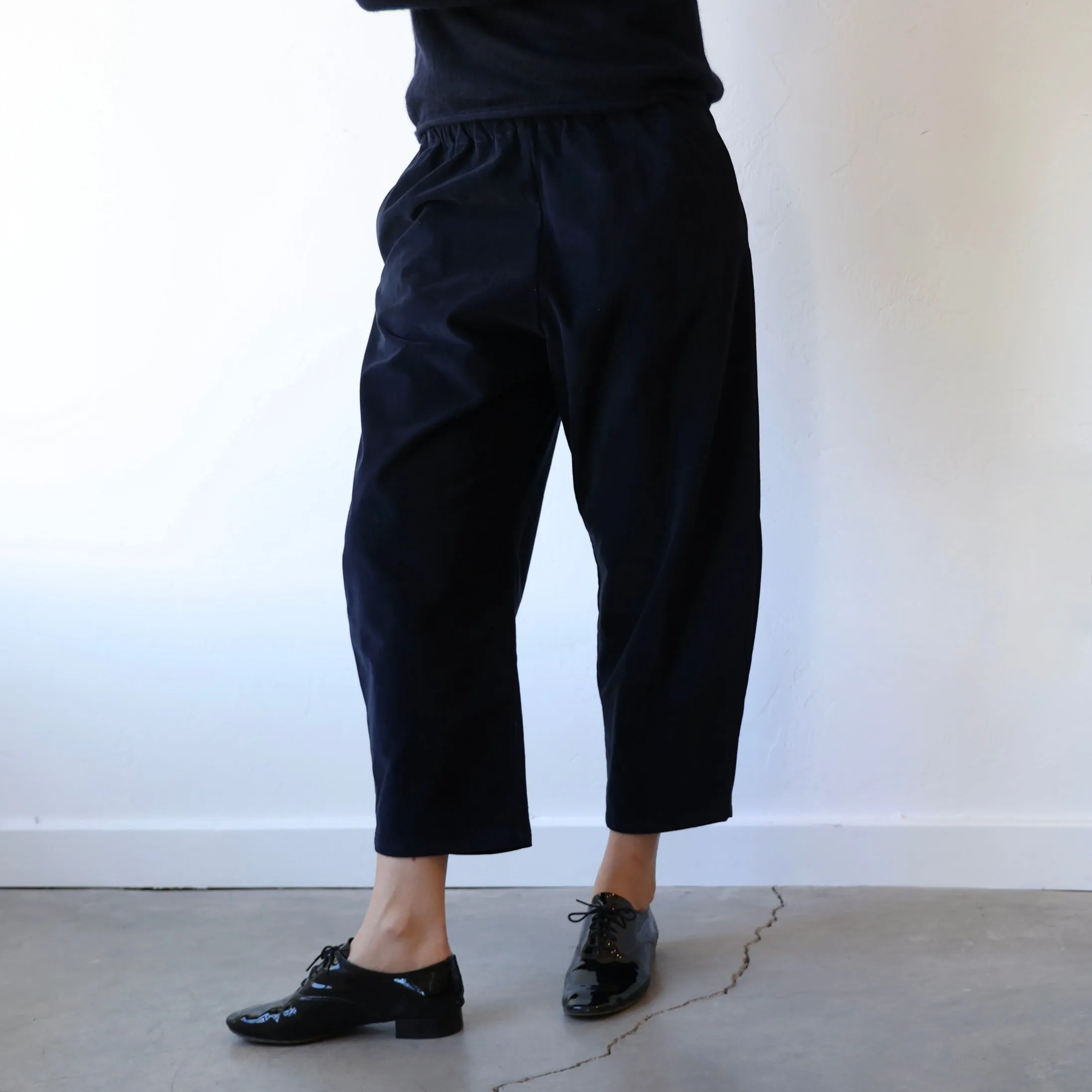 Apuntob Fine Wale Corduroy Trousers - Navy