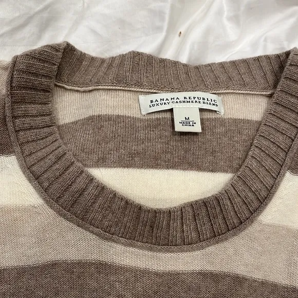 Banana Republic luxury cashmere blend tan striped long sleeve sweater buttons M
