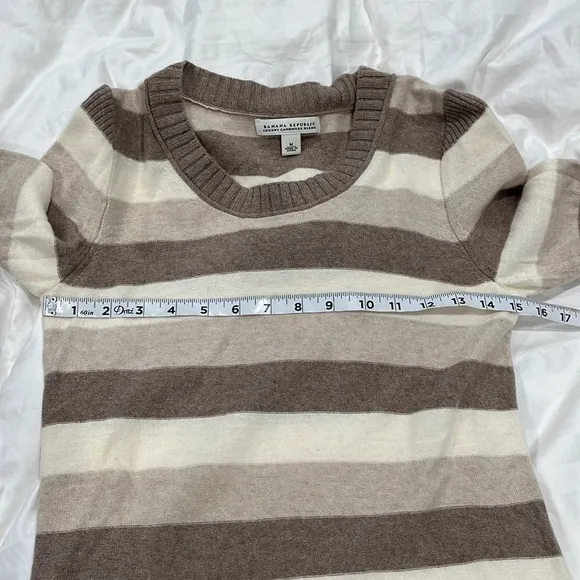 Banana Republic luxury cashmere blend tan striped long sleeve sweater buttons M