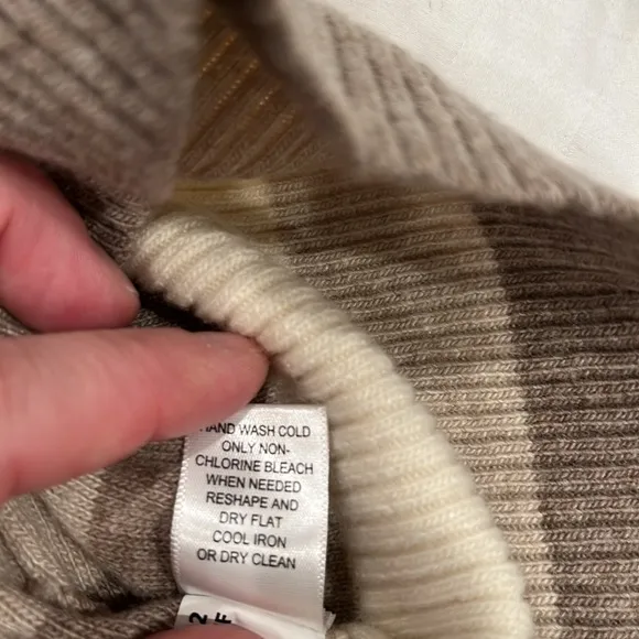 Banana Republic luxury cashmere blend tan striped long sleeve sweater buttons M