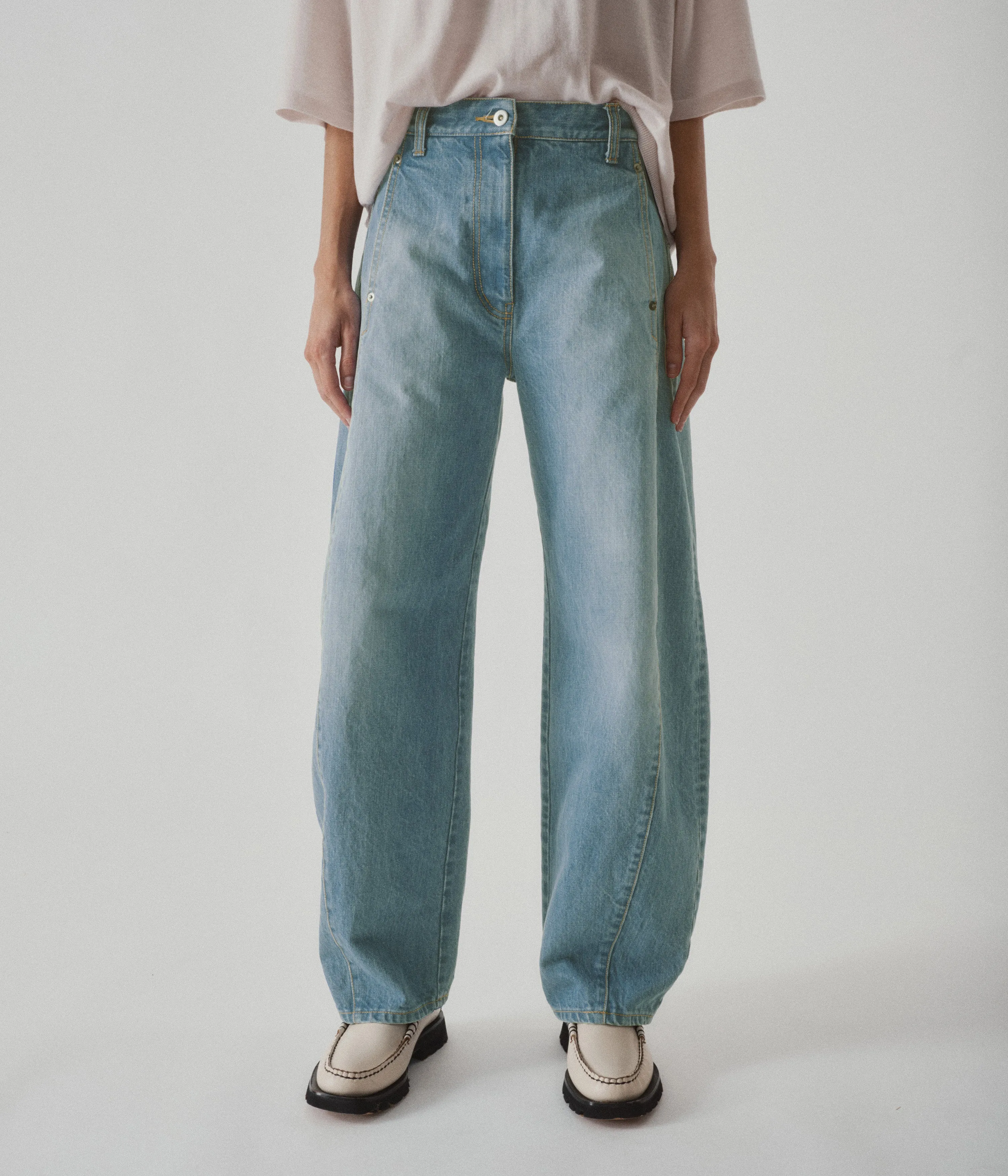 Barrel Denim Pants in Light Blue
