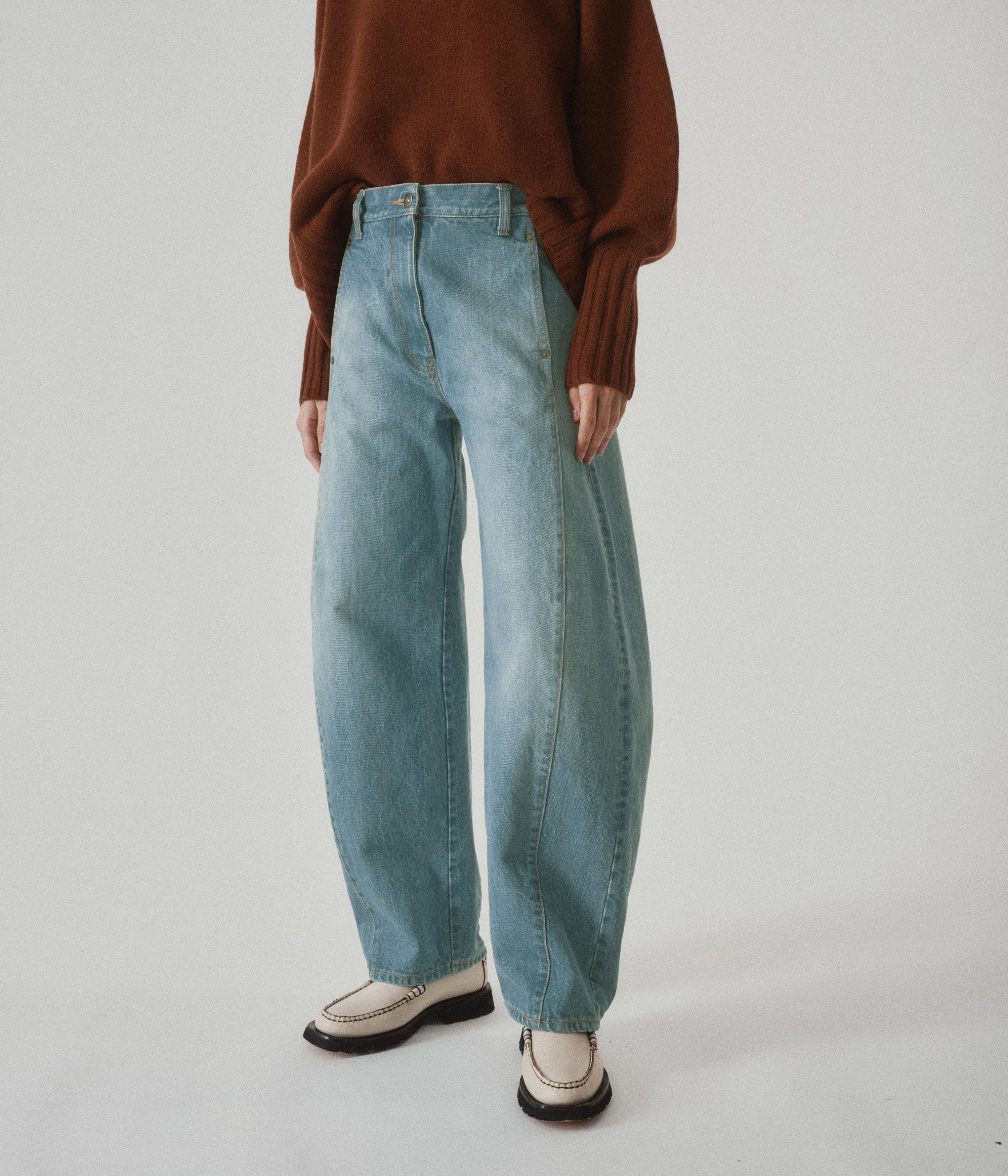 Barrel Denim Pants in Light Blue