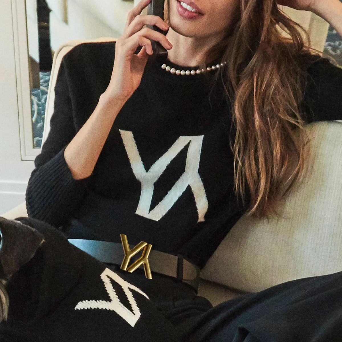 Boxy sweater Cashmere Black with YY logo