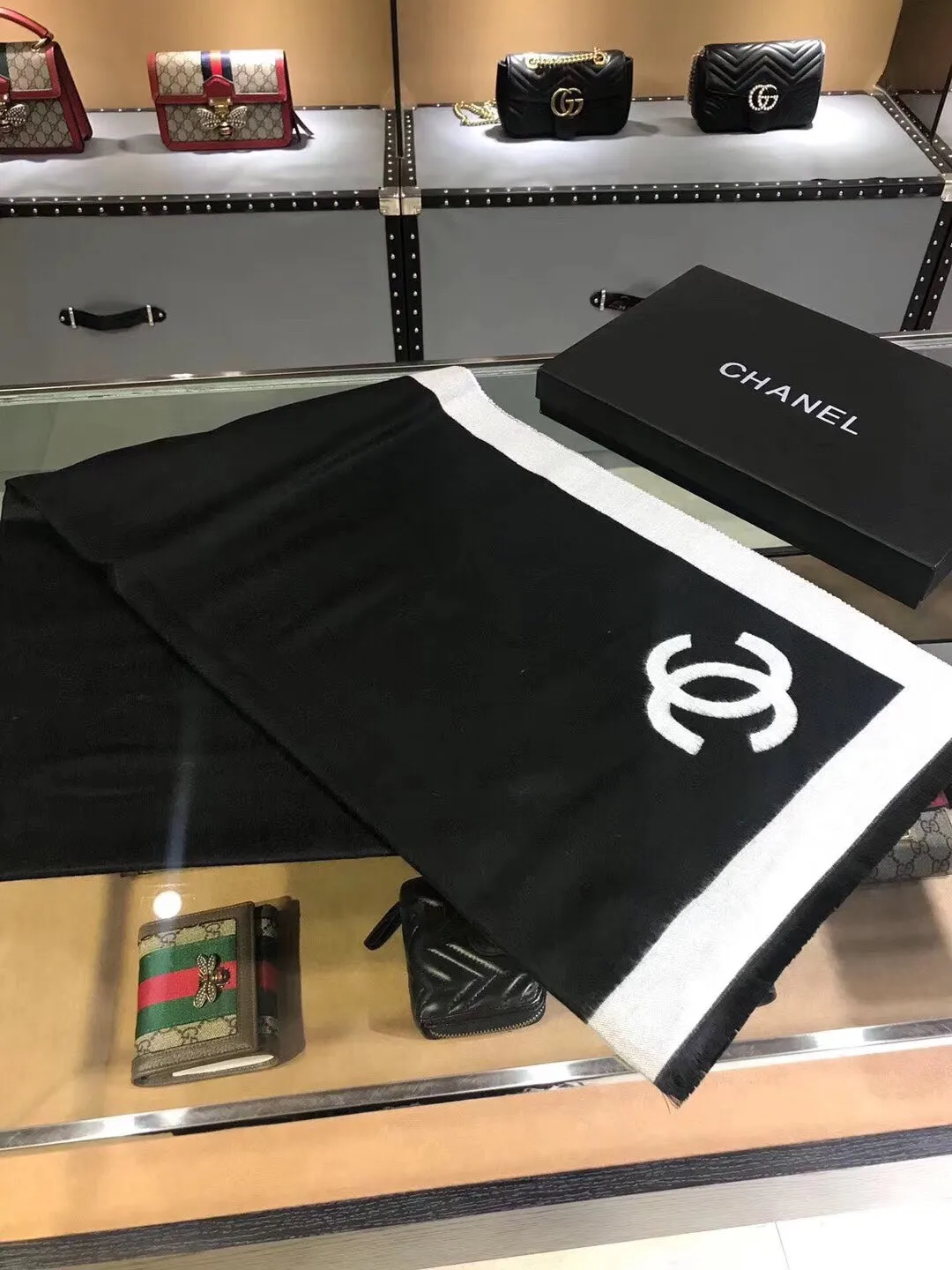Classic CC versatile cashmere shawl