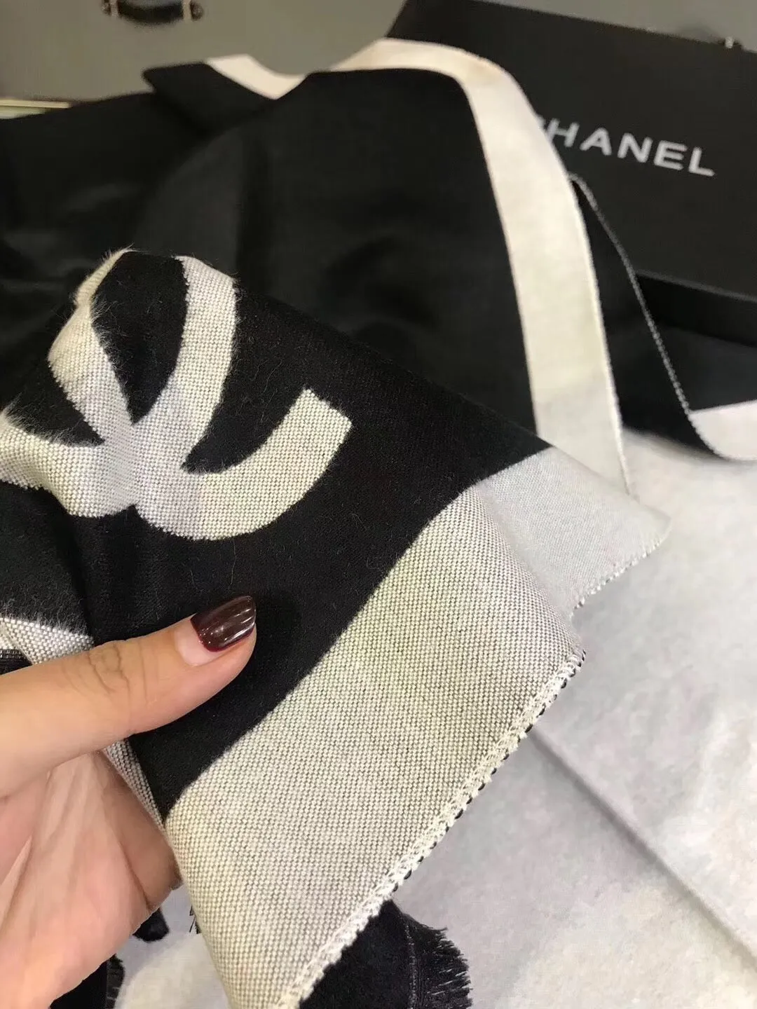 Classic CC versatile cashmere shawl