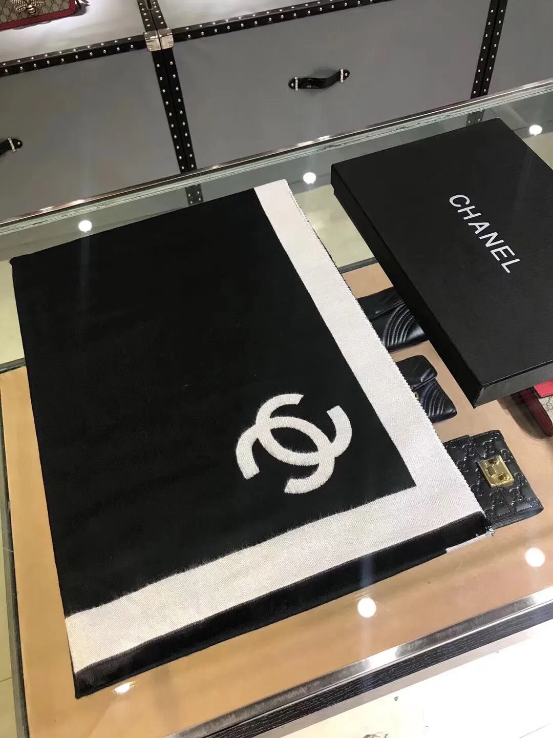 Classic CC versatile cashmere shawl