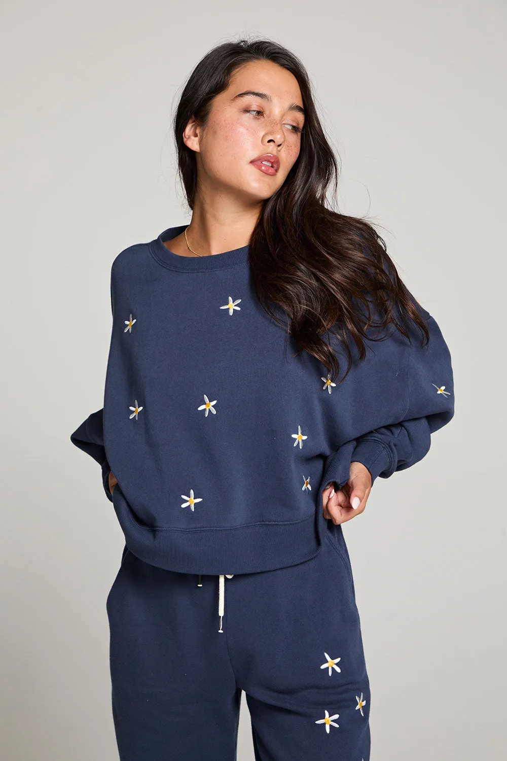 Daisy Embroidery Long Sleeve Pullover