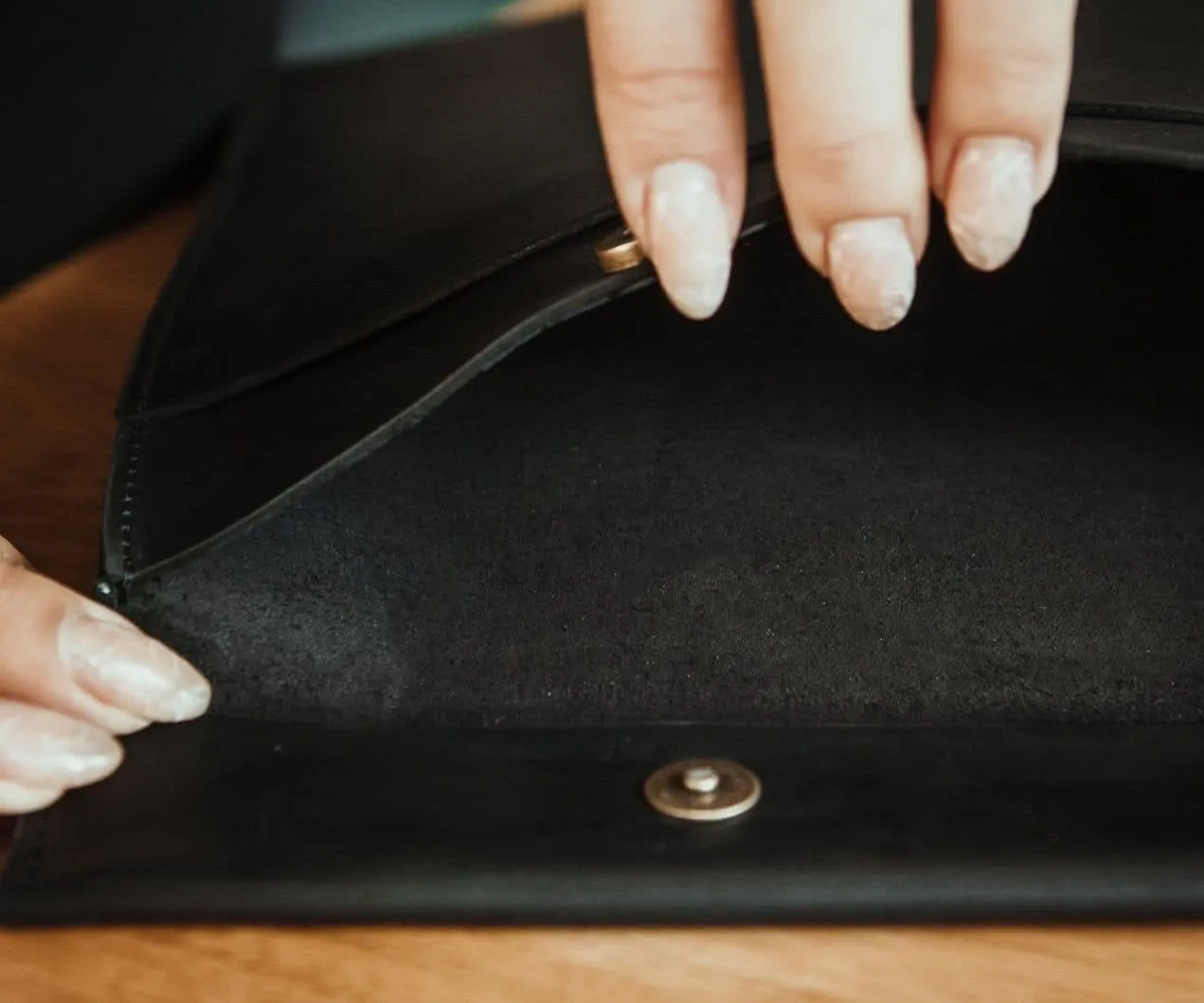EXINOZ Genuine Leather Laptop Case for MacBook Pro, Air