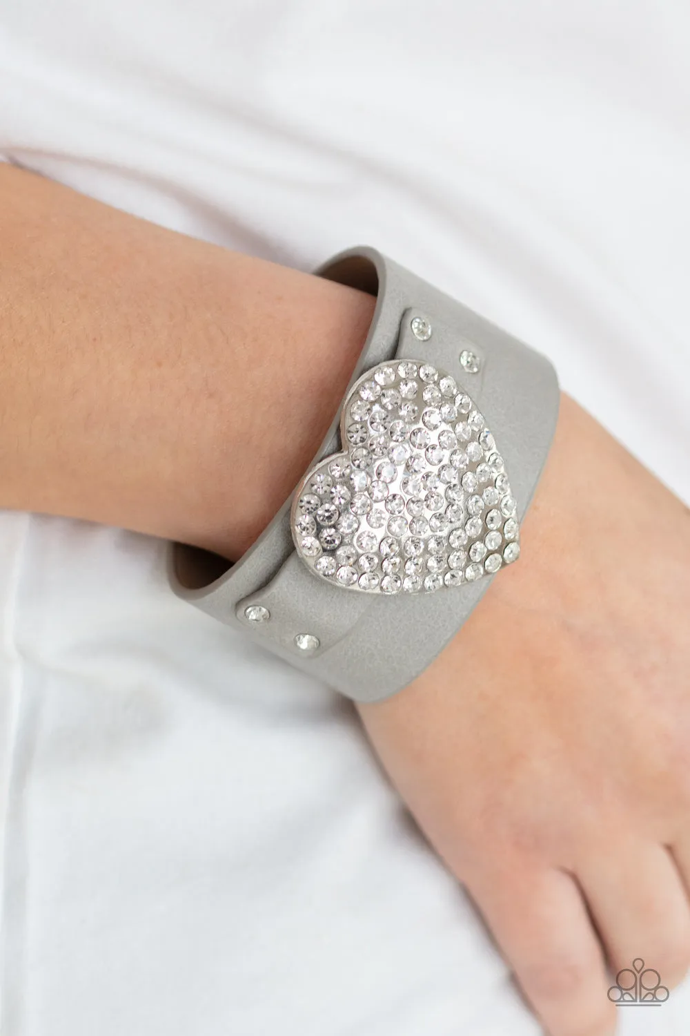Flauntable Flirt - Paparazzi Accessories