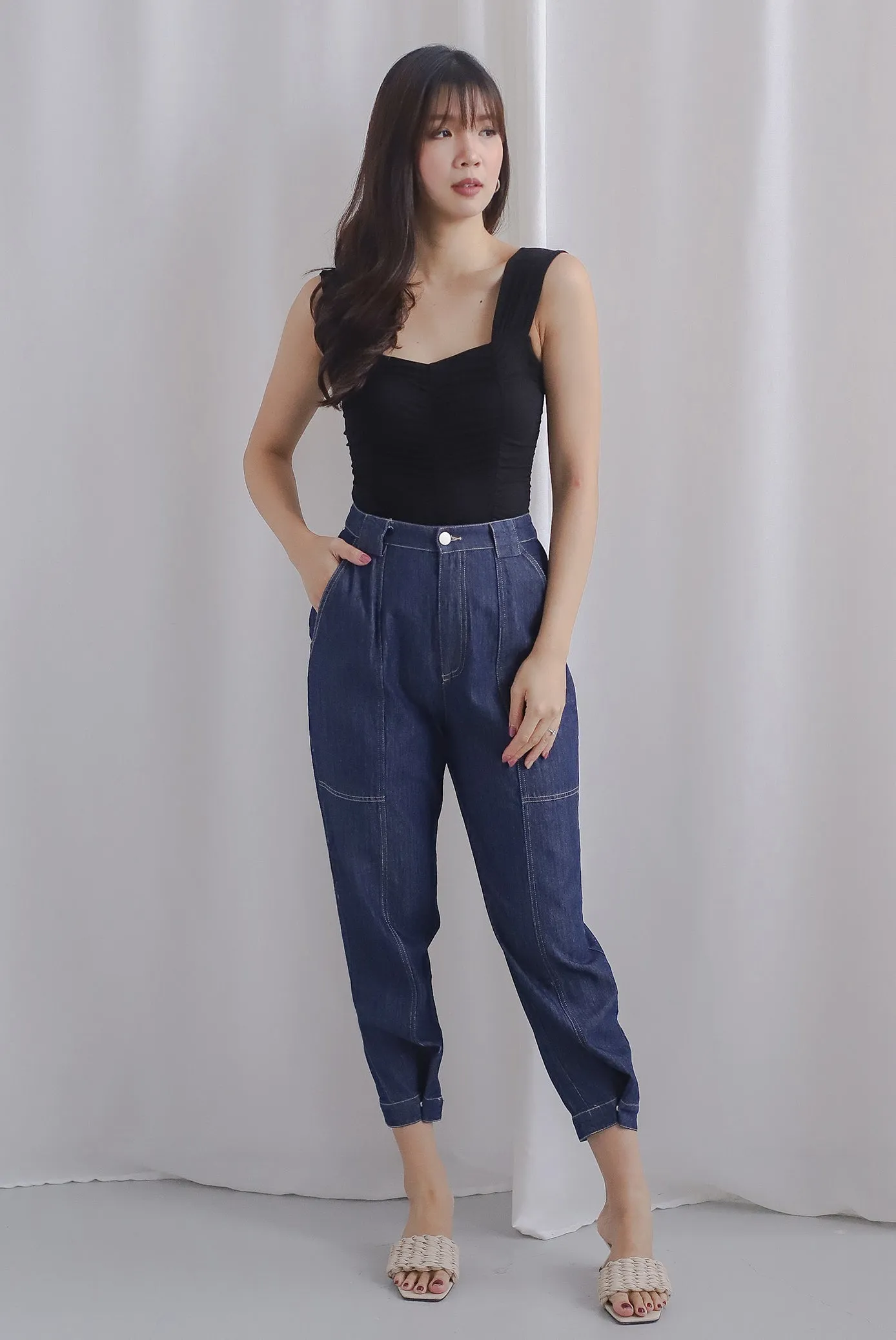 Hampton Buttons Cuff Denim Pants In Dark Wash