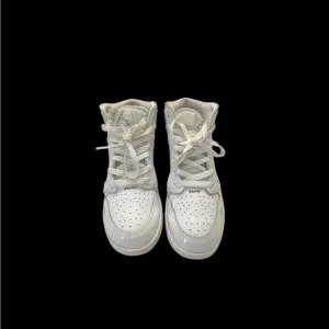 Jordan 1 Mid White Black Sneaker School. Size 6.5 (GS) - Women’s Size 8