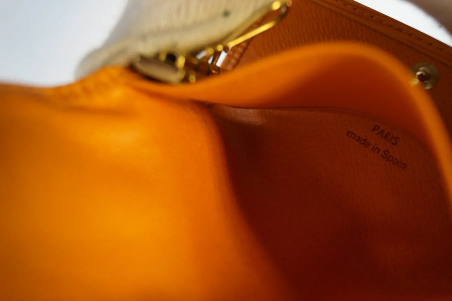 LOUIS VUITTON Orange Epi Leather 4 Key Case Holder