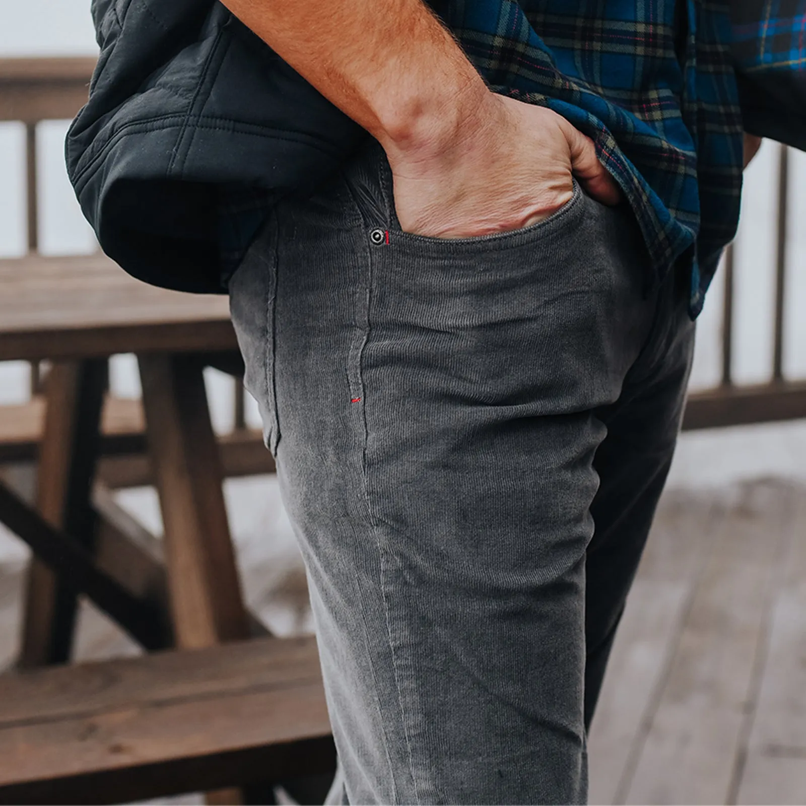Men's Crest Cord Pant | Modern Fit / Black
