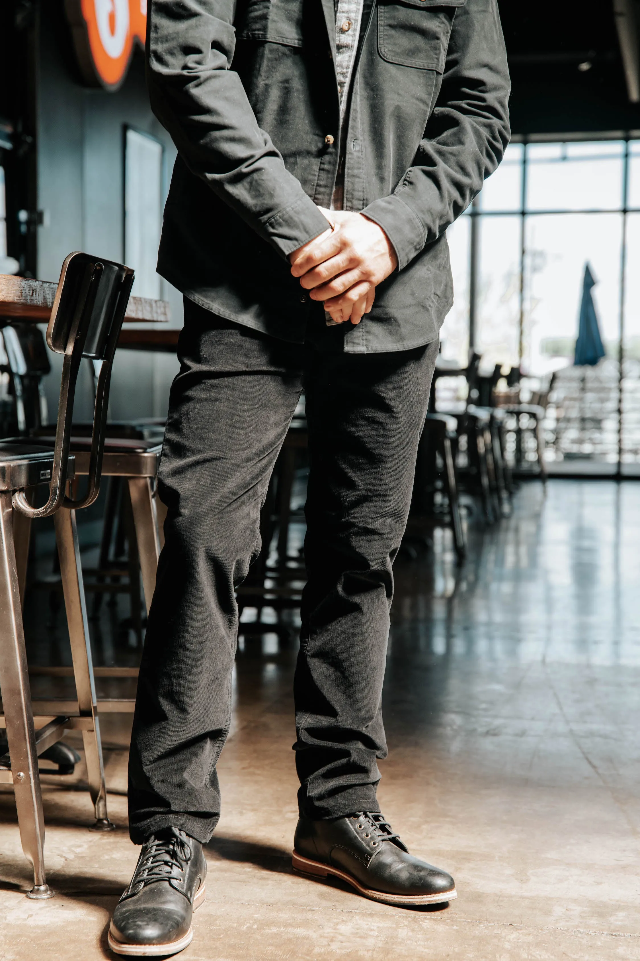 Men's Crest Cord Pant | Modern Fit / Black