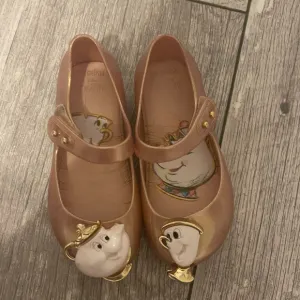 Mini Melissa gold beauty and the beast shoes (8)