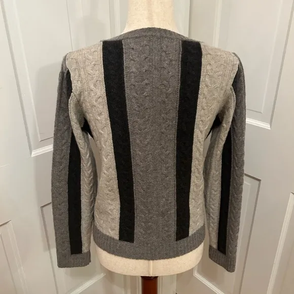 Neiman Marcus Gray Black Cable Knit V-Neck‎ 100% Cashmere Stripe Sweater Size M