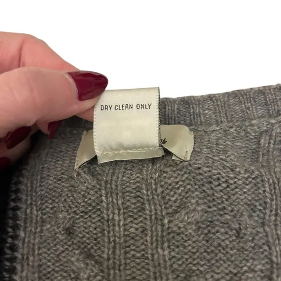 Neiman Marcus Gray Black Cable Knit V-Neck‎ 100% Cashmere Stripe Sweater Size M
