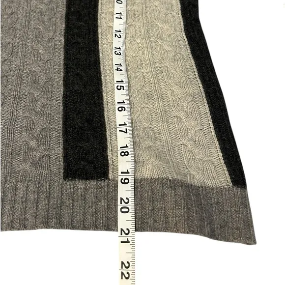 Neiman Marcus Gray Black Cable Knit V-Neck‎ 100% Cashmere Stripe Sweater Size M