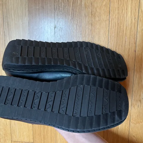 NWOT Nina Kid's Leather Flower Velcro Shoes