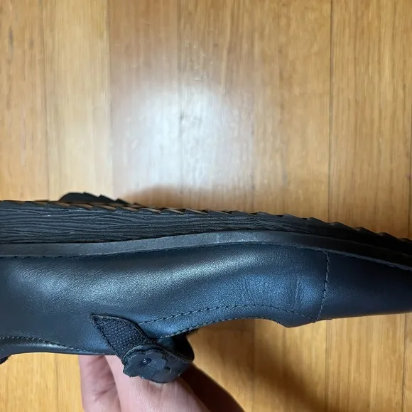 NWOT Nina Kid's Leather Flower Velcro Shoes