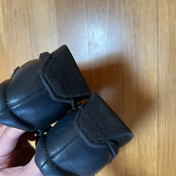 NWOT Nina Kid's Leather Flower Velcro Shoes