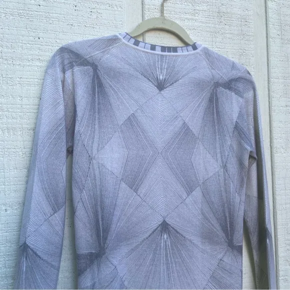 TSE 100% Pure Cashmere Cream Grey Abstract V-neck Long Sleeve Sweater Size Small