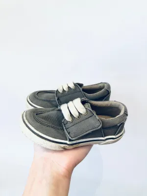 Velcro Canvas Shoes // 6 Toddler