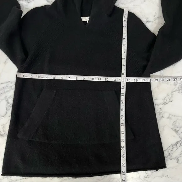 White   Warren black cashmere hooded sweater kangaroo pocket bell sleeves XS