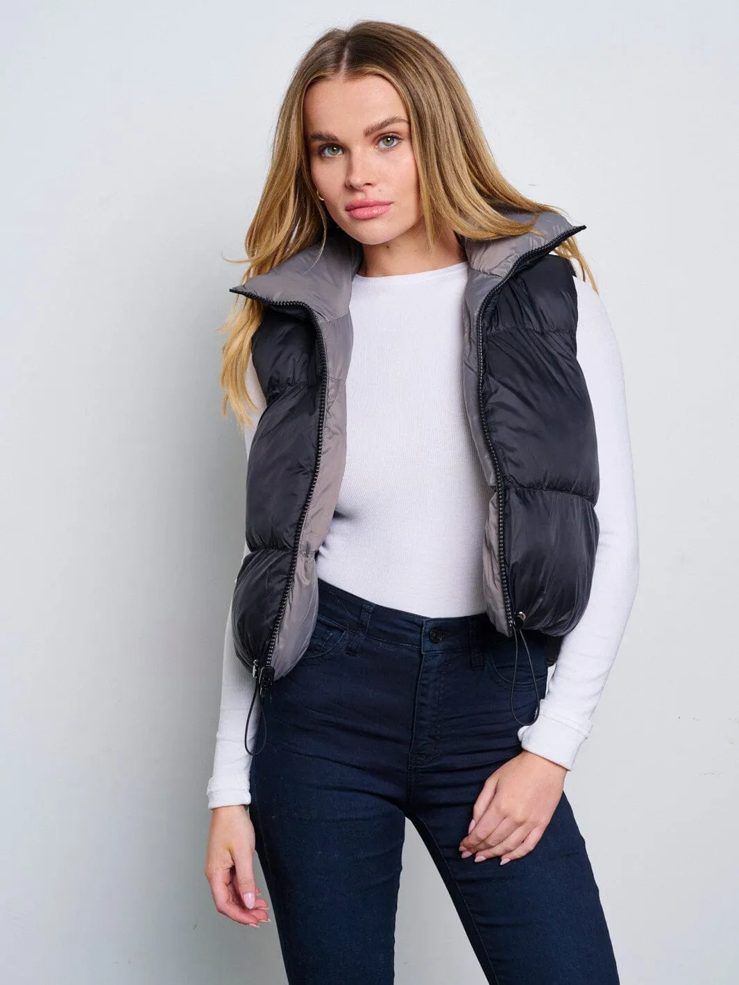 WOMEN'S SLEEVELESS ZIP UP FRONT POCKETS PUFFER REVERSIBLE VEST