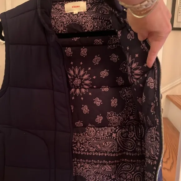 Xirena Hunter Vest size Medium Reversible Navy