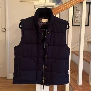 Xirena Hunter Vest size Medium Reversible Navy